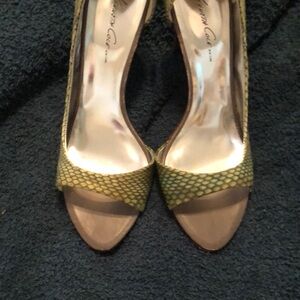 Kenneth Cole Snakeskin open toe heels size 9